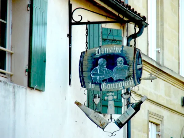 Enseigne, Saint-Michel-de-Montaigne